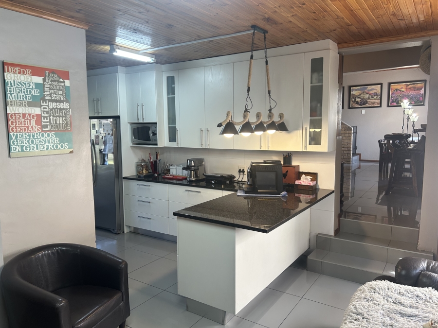 7 Bedroom Property for Sale in Uitsig Western Cape